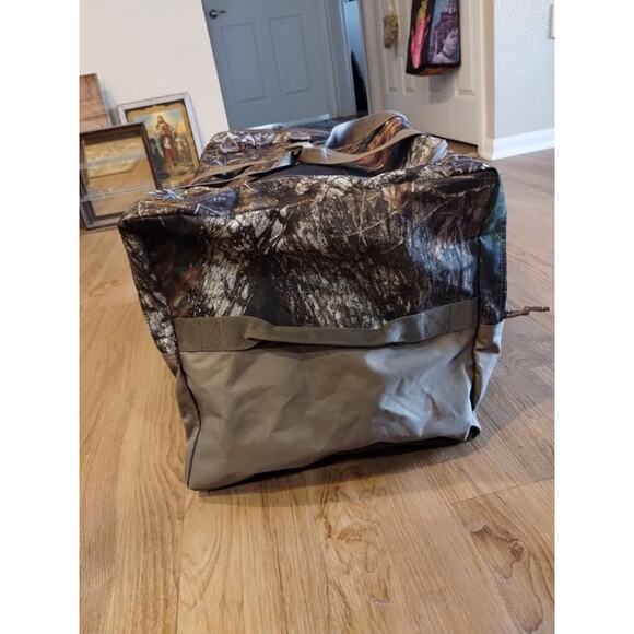 Red Head MASSIVE DELUXE Bass Duck Hunting Camo Duffle Bag Water Resistant 29"L - Picture 4 of 13